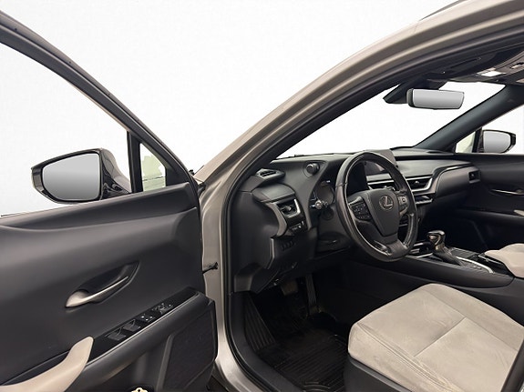 Lexus UX250h 10 of 29