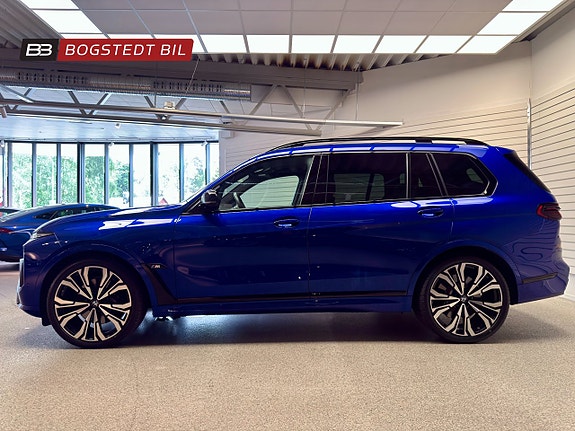 BMW X7 4 of 30