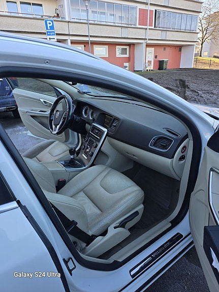 Volvo V60 4 of 14