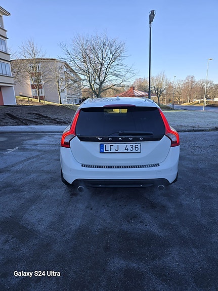 Volvo V60 2 of 14