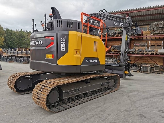 Volvo ECR 145 EL 2 of 8