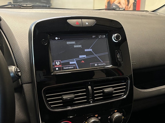 Renault Clio 12 of 19