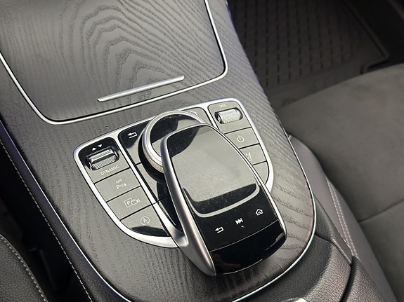 Mercedes-Benz E200 d 30 of 30