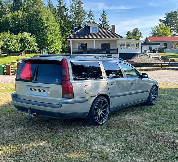 Volvo V70 4 of 11