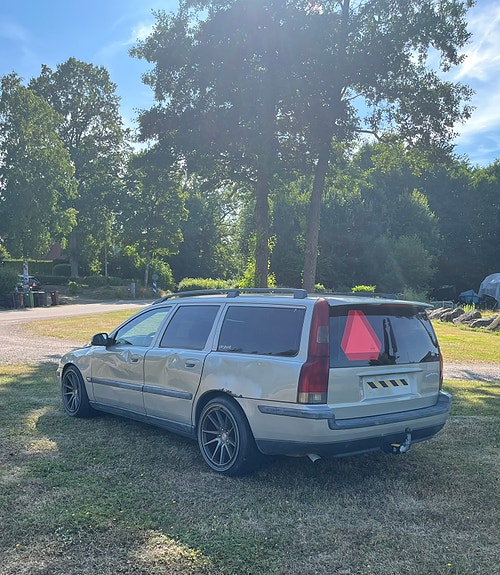 Volvo V70 3 of 11