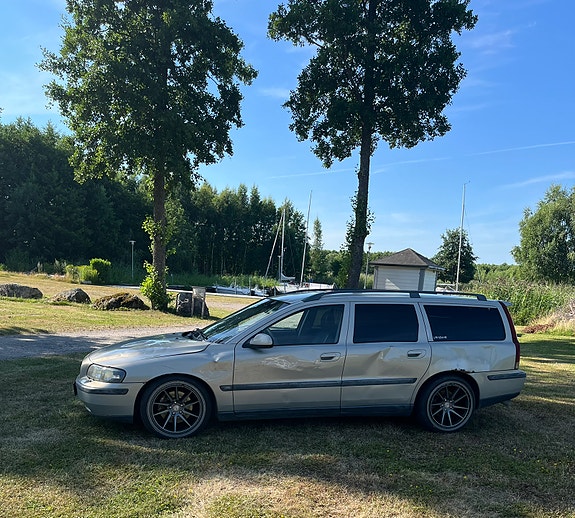 Volvo V70 2 of 11