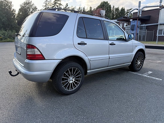 Mercedes-Benz M-Klass 6 of 16