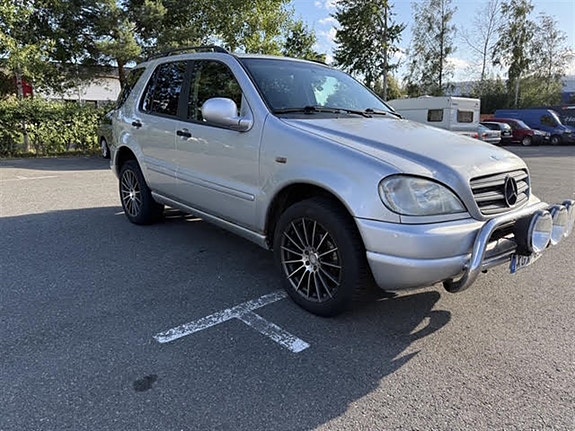 Mercedes-Benz M-Klass 3 of 16