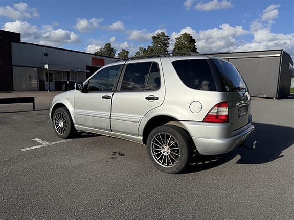 Mercedes-Benz M-Klass 4 of 16