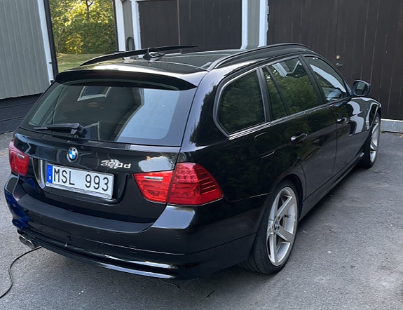 BMW 320d 3 of 5