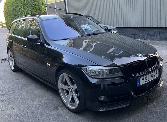 BMW 320d 2 of 5