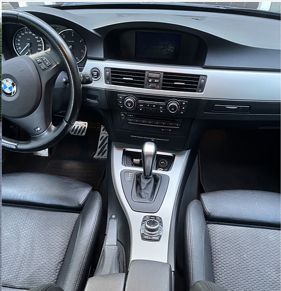 BMW 320d 4 of 5