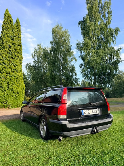 Volvo V70 3 of 9