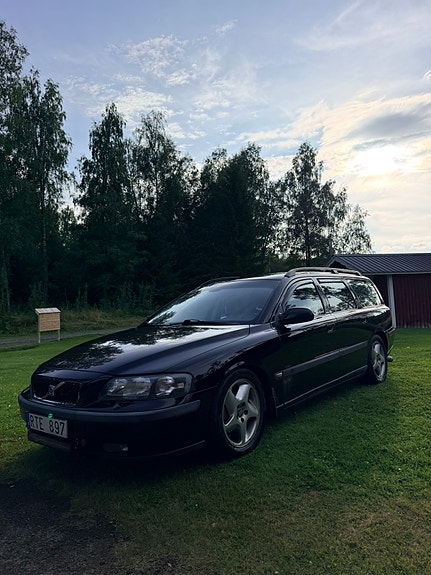 Volvo V70 2 of 9