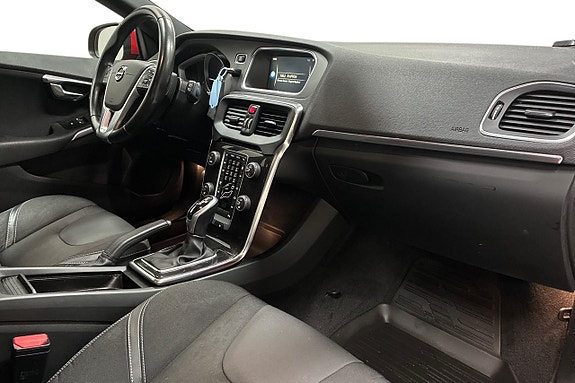Volvo V40 15 of 28
