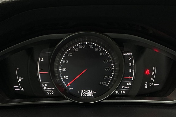 Volvo V40 17 of 28