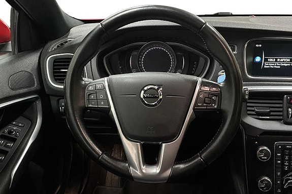 Volvo V40 16 of 28