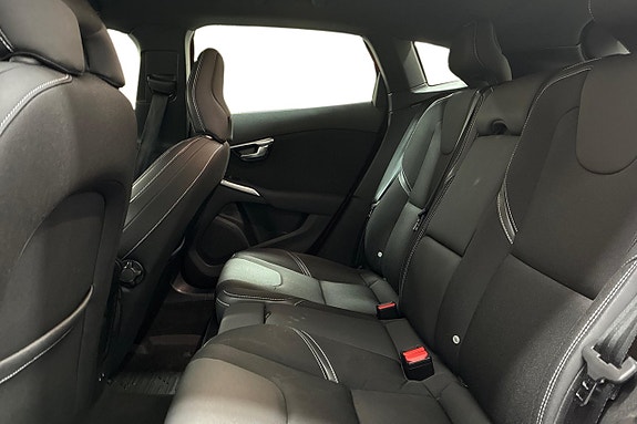 Volvo V40 14 of 28