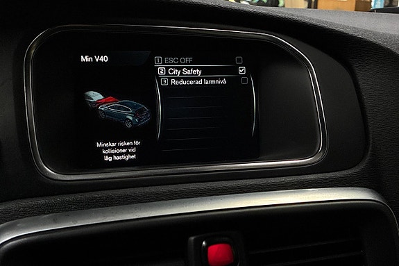 Volvo V40 21 of 28
