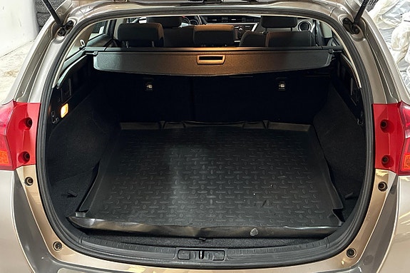 Toyota Auris 10 of 21