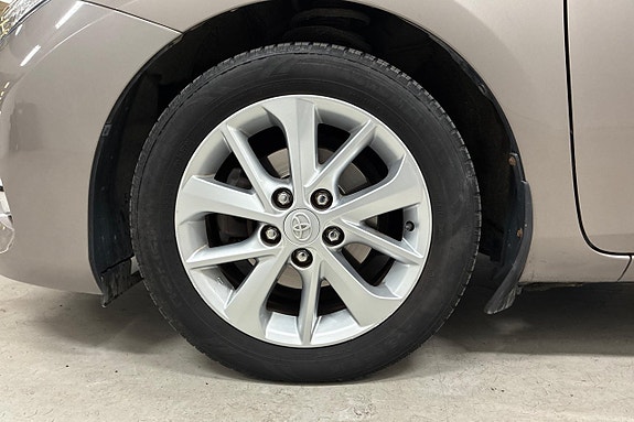 Toyota Auris 11 of 21