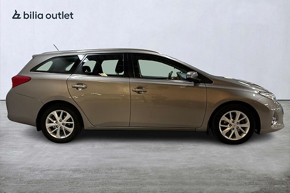 Toyota Auris 5 of 21