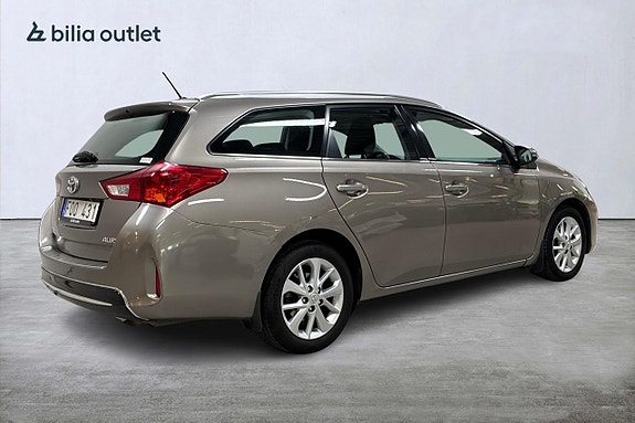 Toyota Auris 6 of 21