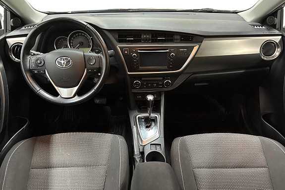 Toyota Auris 12 of 21