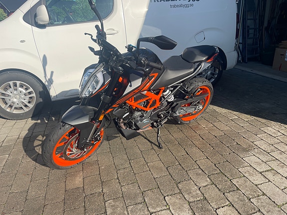 KTM 125 duke 3 of 5