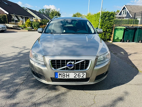 Volvo V70 3 of 8