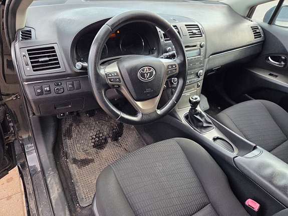 Toyota Avensis 7 of 11