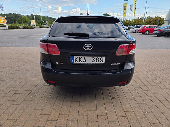 Toyota Avensis 8 of 11