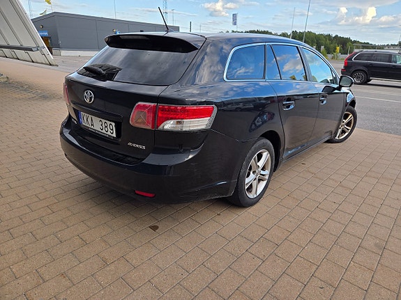 Toyota Avensis 9 of 11