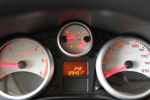 Peugeot 207 8 of 15
