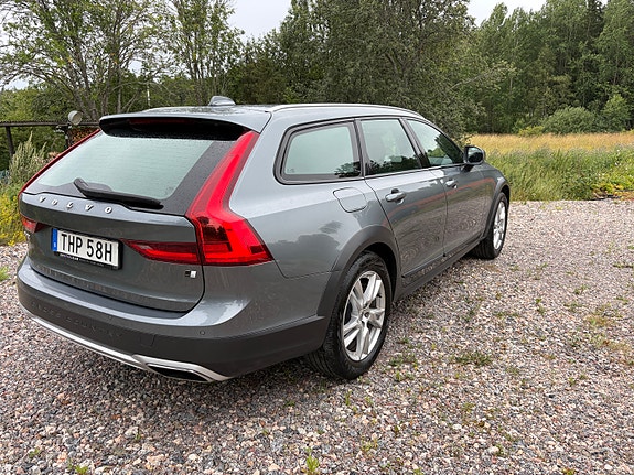 Volvo V90 Cross Country 4 of 8