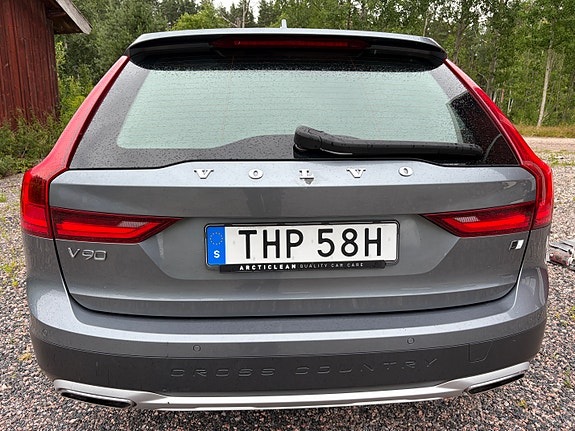 Volvo V90 Cross Country 5 of 8