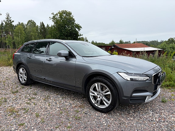 Volvo V90 Cross Country 3 of 8