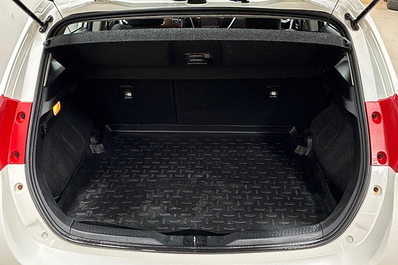 Toyota Auris 10 of 16