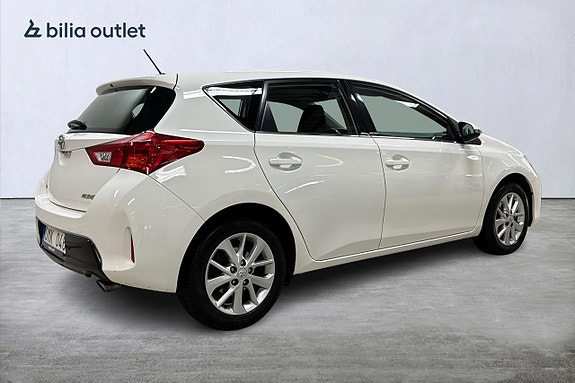 Toyota Auris 6 of 16