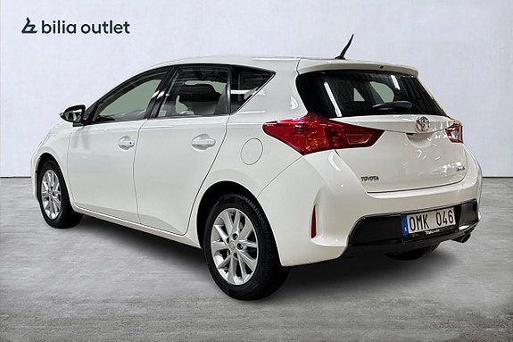 Toyota Auris 8 of 16