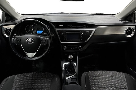 Toyota Auris 12 of 16