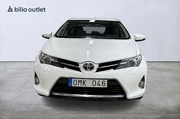 Toyota Auris 3 of 16