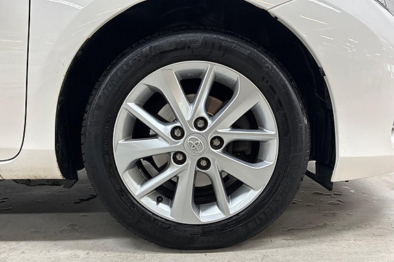 Toyota Auris 11 of 16
