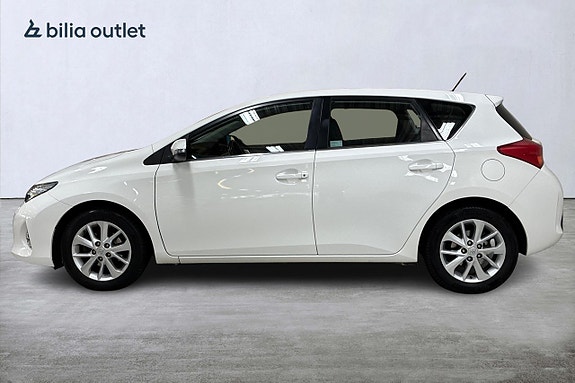 Toyota Auris 9 of 16