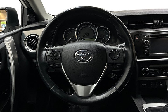 Toyota Auris 15 of 16
