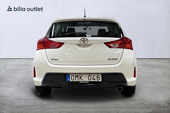 Toyota Auris 7 of 16