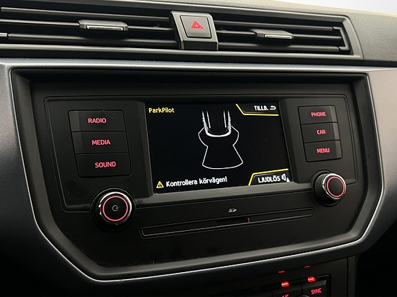 Seat Arona 16 of 27