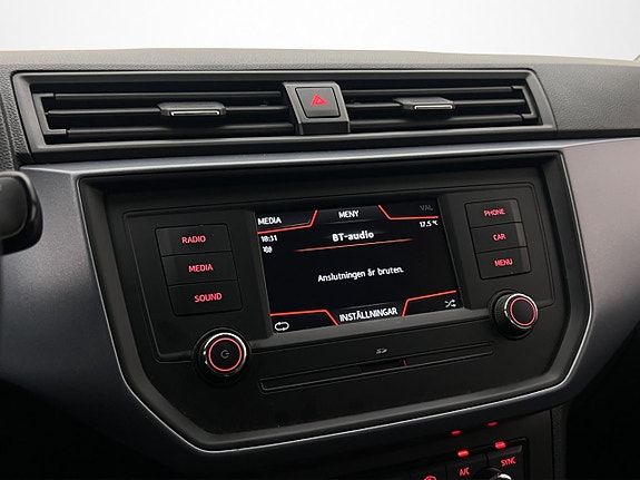 Seat Arona 17 of 27