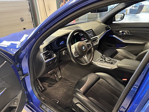 BMW 320d 13 of 16