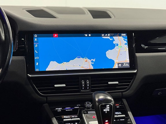 Porsche Cayenne S 18 of 30